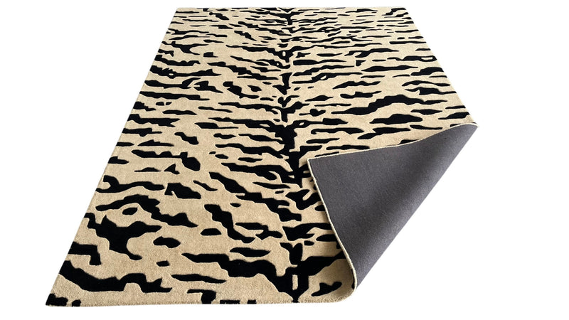 Aethel Abstract Tiger Stripe Hand Tufted Rug in Black & Sand
